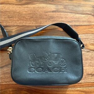 Coach Solid Black Pebbled Leather Horse and Carriage Crossbody Camera Bag Auth